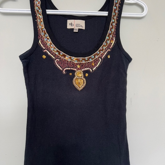 Urban Behaviour Medium size embellished neck line top - Picture 5 of 6